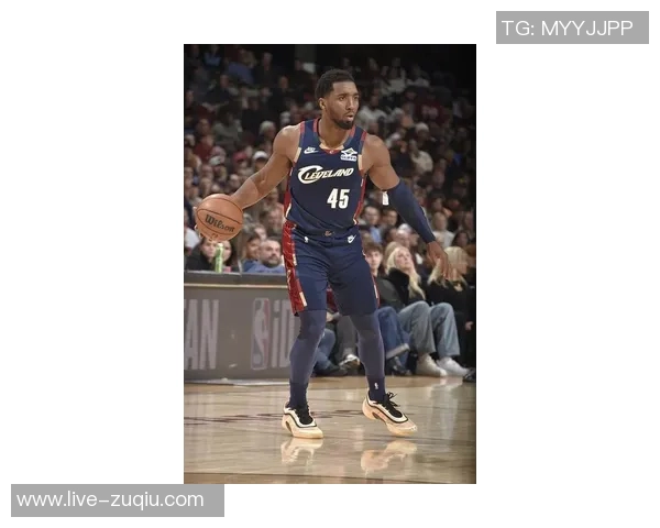 米切尔全场表现出色砍下33分助球队赢得胜利成为比赛关键人物