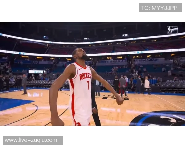 谢泼德与杜兰特击掌庆祝打得可以的默契配合引发全场欢呼 谢泼德与杜兰特击掌庆祝打得可以的默契配合引发全场欢呼