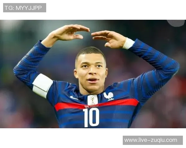 小姆巴佩绝平巴黎后模仿姆巴佩庆祝动作姆总在看台笑逐颜开